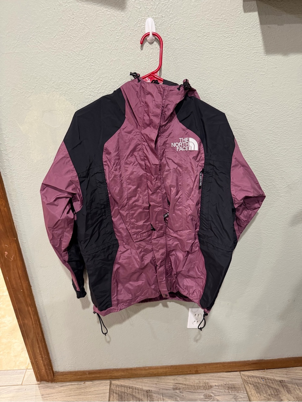 The North Face Women's Windbreaker Jacket in Mauve and Black vintage size S